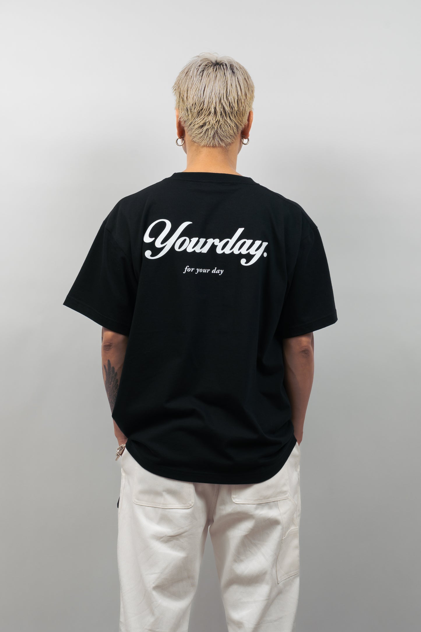 SIGNATURE TEE (BLACK)