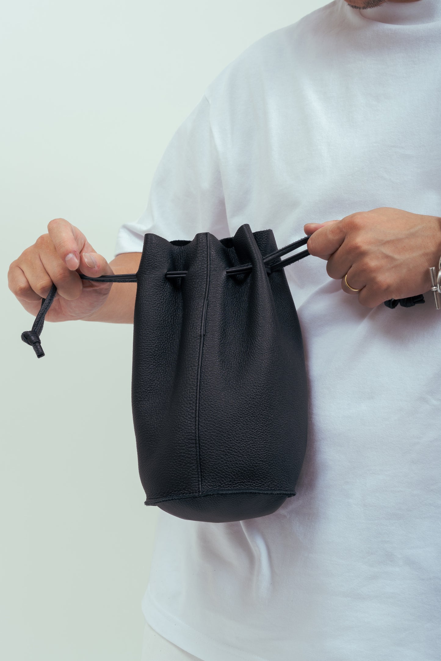EVERYDAY LEATHER KINCHAKU